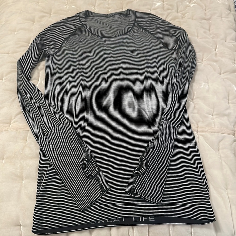 Lululemon Swiftly Tech long sleeve. Black and White-stripe . Size 6